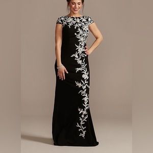 OLEG CASSINI crepe cap-sleeve gown with embroidered flowers size 16